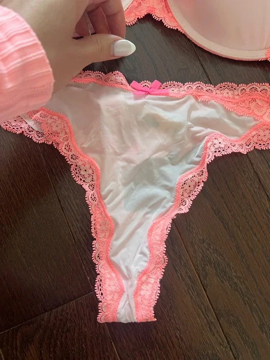 Victoria's Secret Bra and Thong Set - Picture 2 of 7